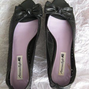 American Eagle size 6 black one inch heels